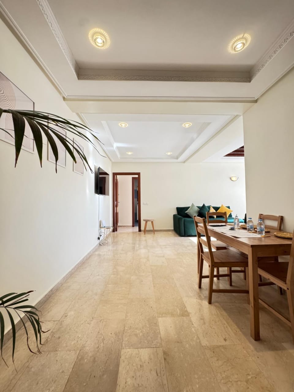 TV and multimedia, Living room, Seating area, Dining area