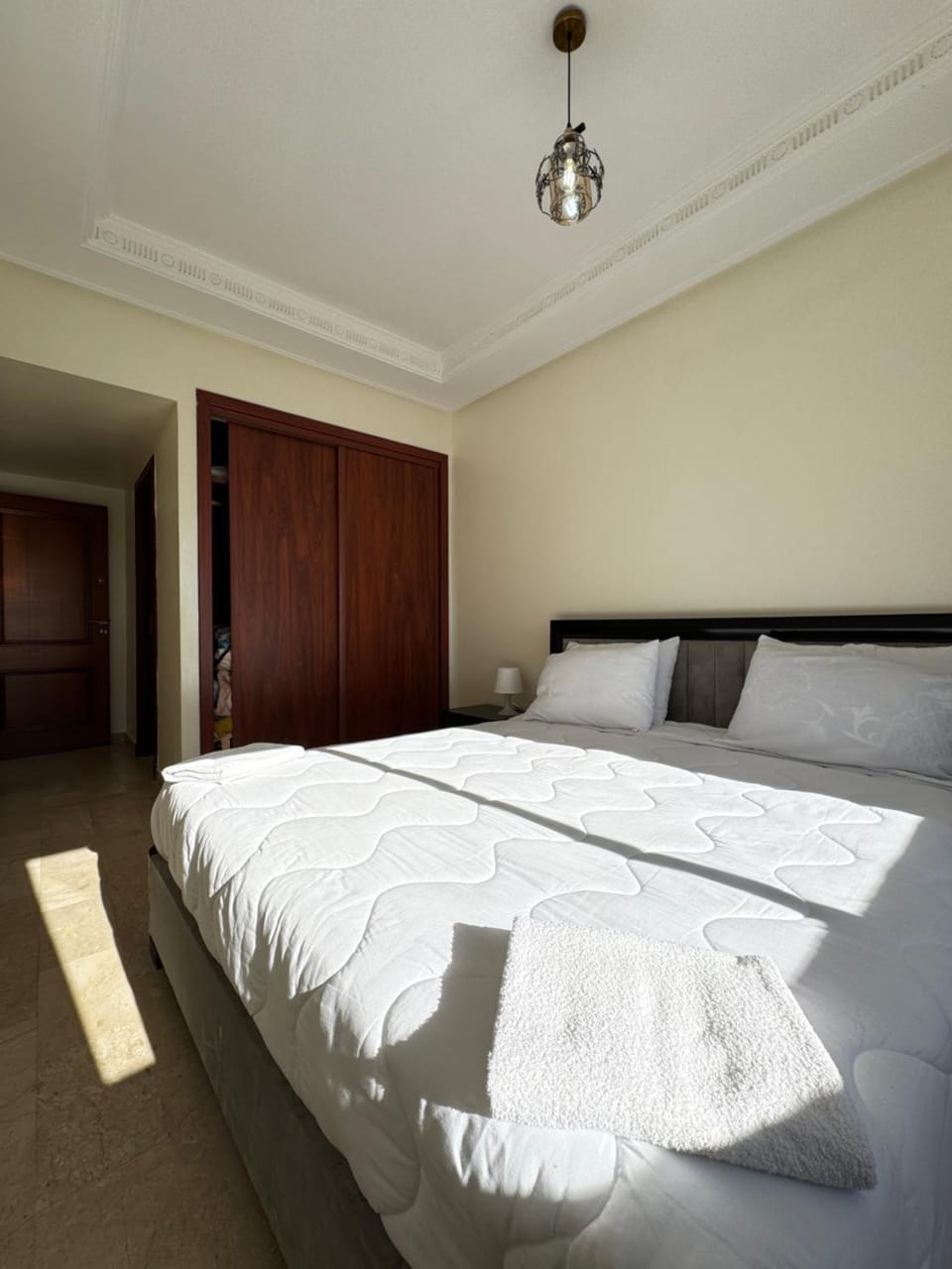 Bed, Bedroom, towels, wardrobe