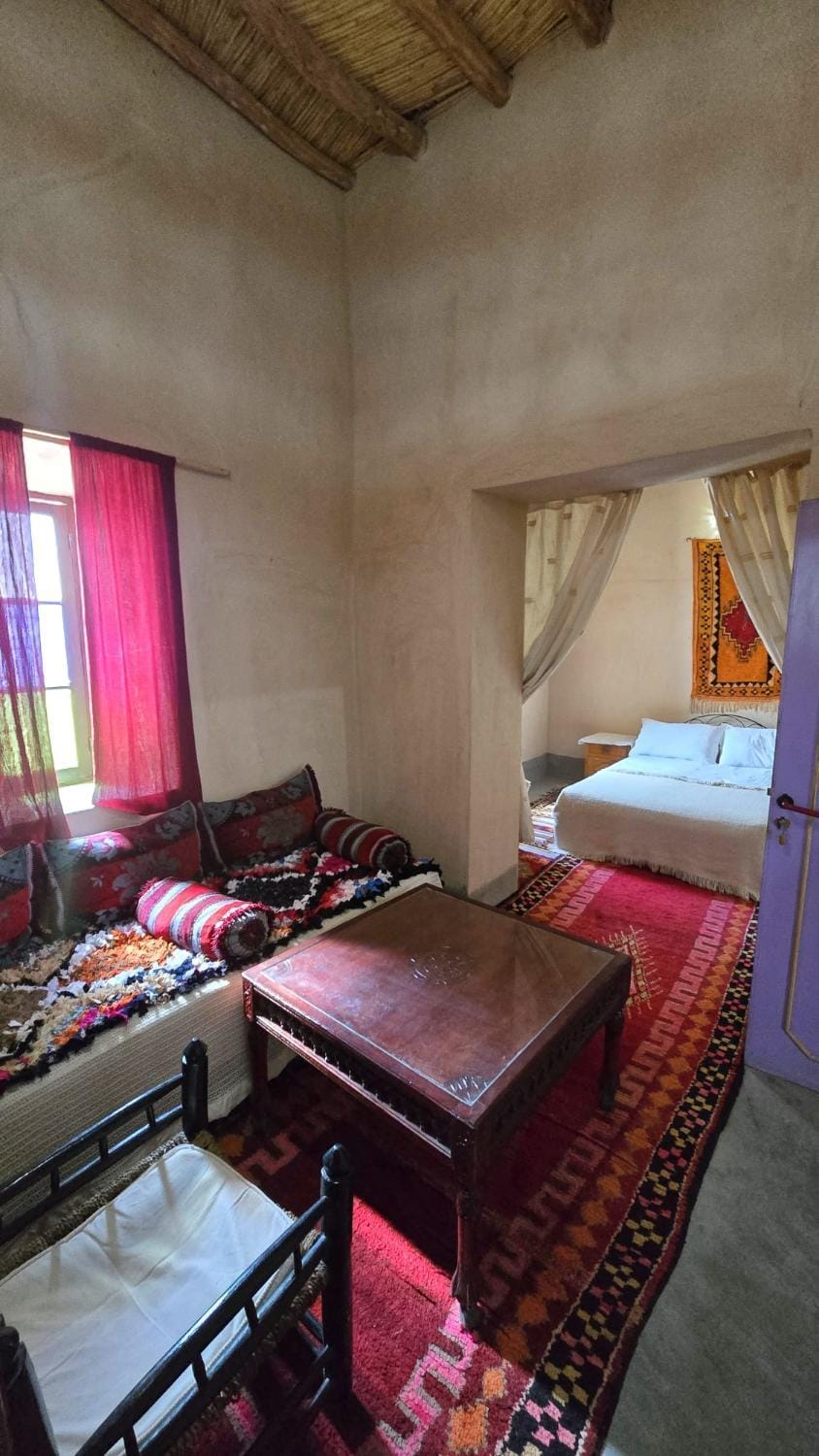 Bed, Living room, Photo of the whole room, Seating area, Bedroom