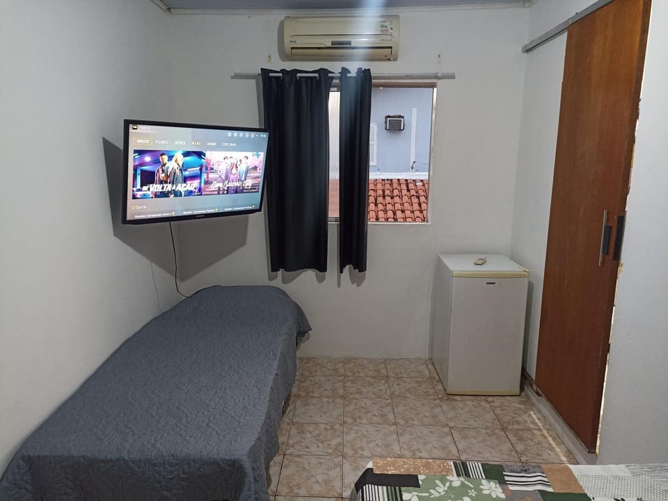 Bed, TV and multimedia, Photo of the whole room, Bedroom, air conditioner