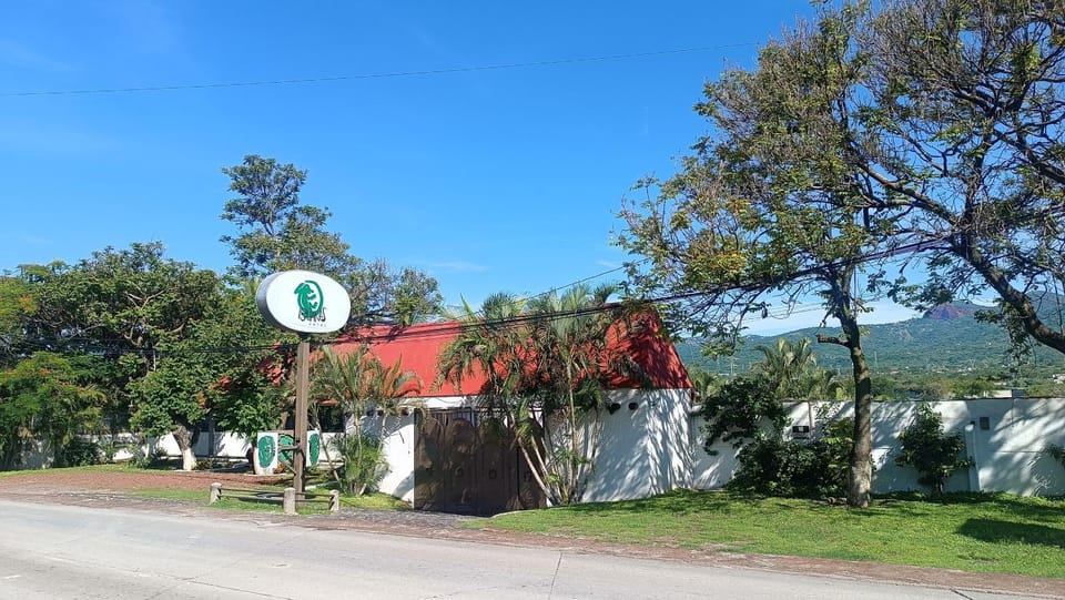 Facade/entrance