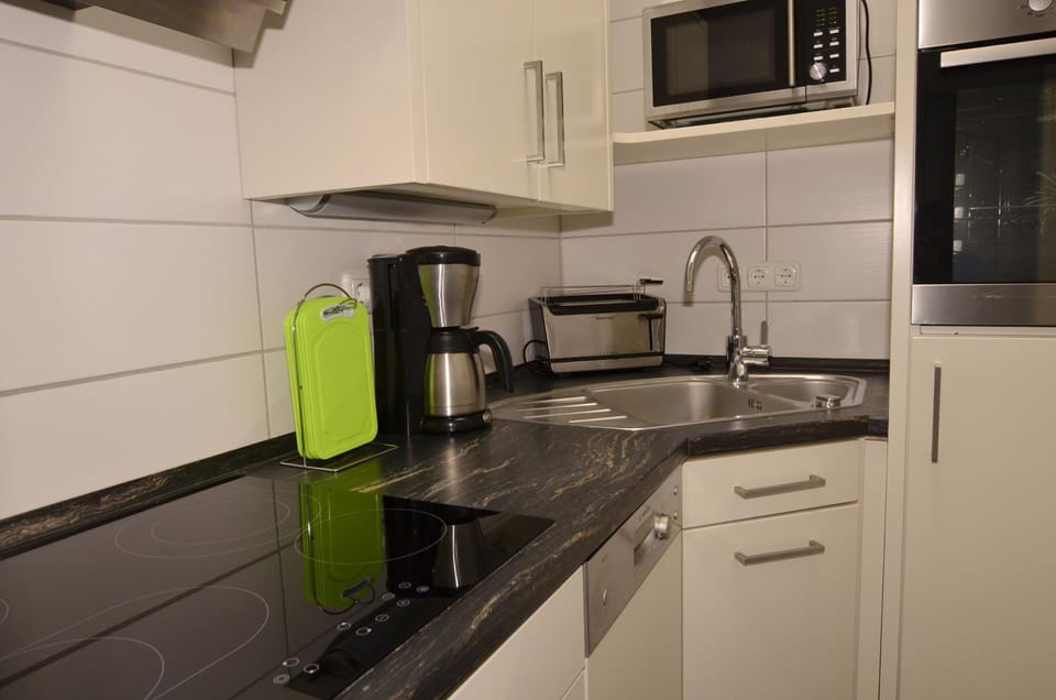 Coffee/tea facilities, Kitchen or kitchenette, dishwasher, oven, pet friendly, stove, toaster