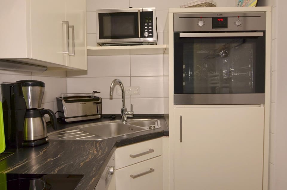 Coffee/tea facilities, Kitchen or kitchenette, dishwasher, oven, pet friendly, stove, toaster