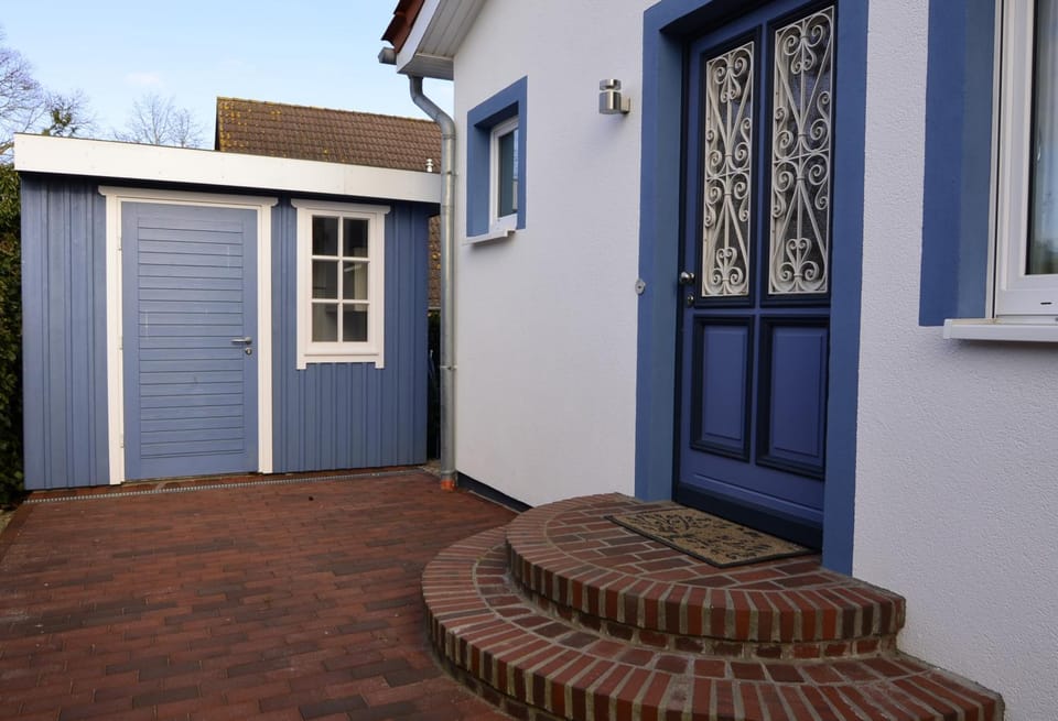 Property building, Day, Garden