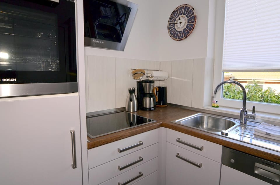 Coffee/tea facilities, Kitchen or kitchenette, dishwasher, pet friendly, stove