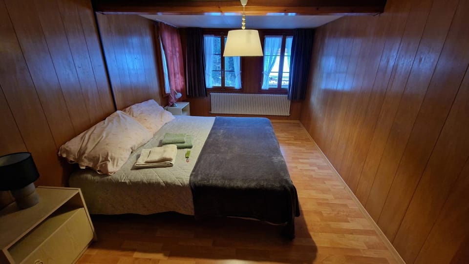 Bedroom, towels