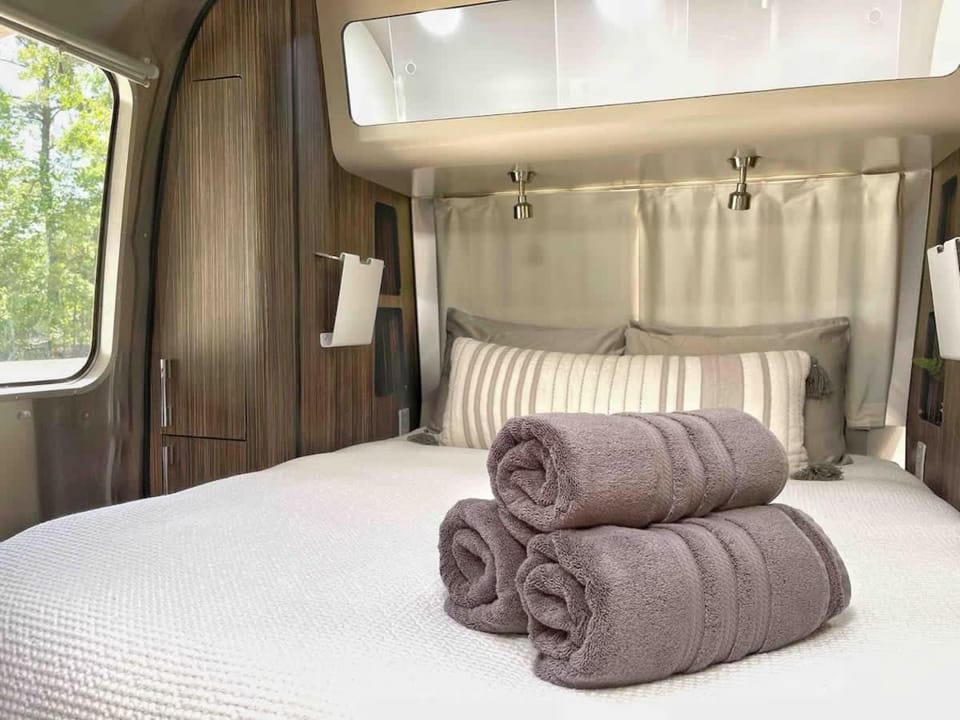 Cozy & Fun Airstream Camper Near Downtown & Beach Campground/ 
RV Resort in Wilmington Island