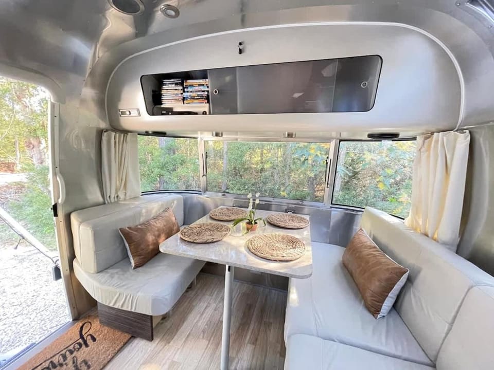 Silver Belle Airstream Glamper Near Tybee & City Campground/ 
RV Resort in Wilmington Island
