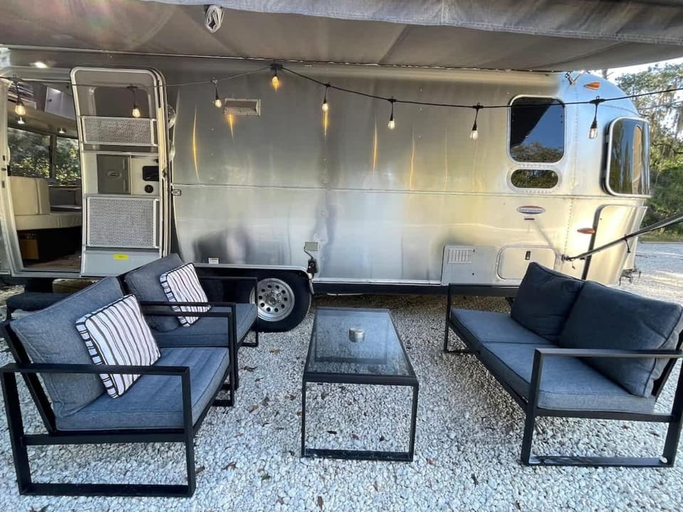 Silver Belle Airstream Glamper Near Tybee & City Campground/ 
RV Resort in Wilmington Island