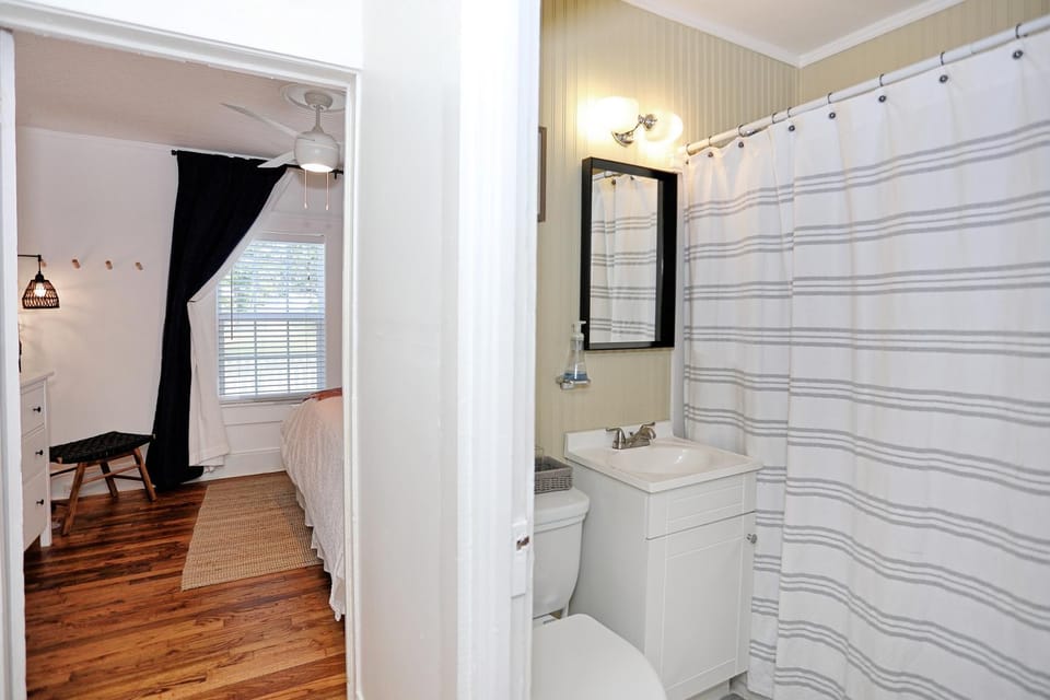 Shower, Toilet, Bed, Bathroom, Bedroom, wardrobe