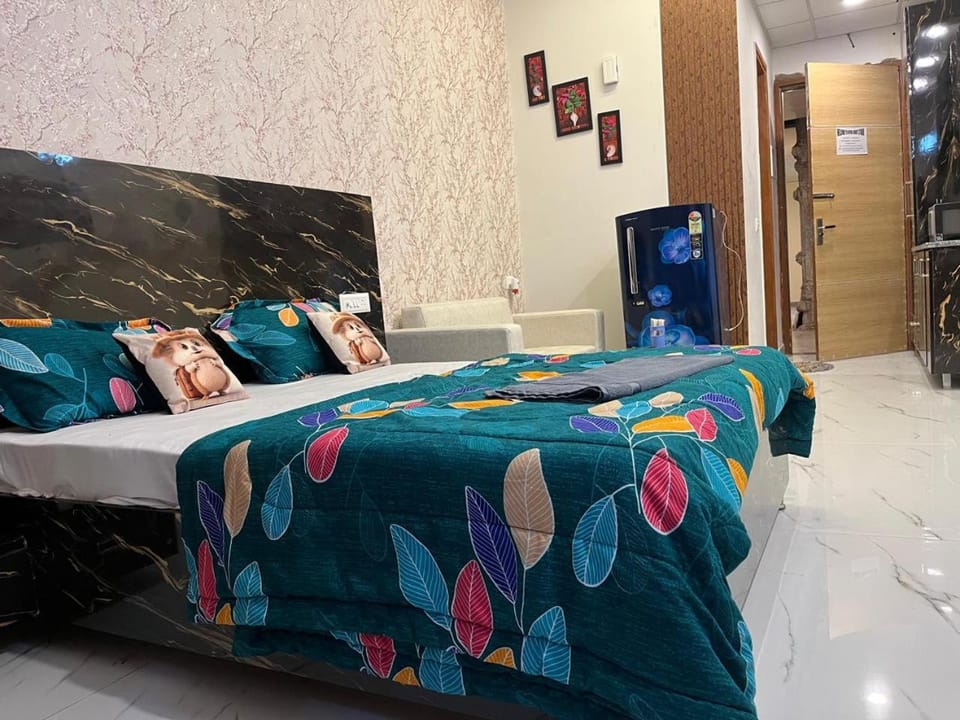 Golden palace studio Apartment in Noida