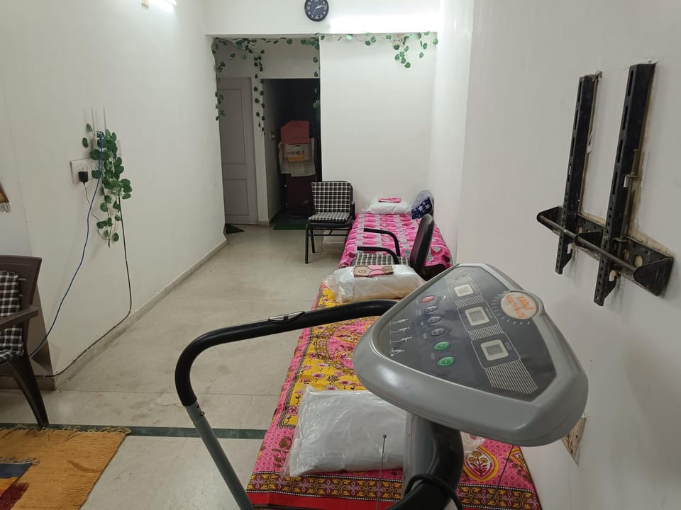 Chintamani Siddhi Chakra - Only Family Rooms on Monthly Basis Hostel in Ahmedabad