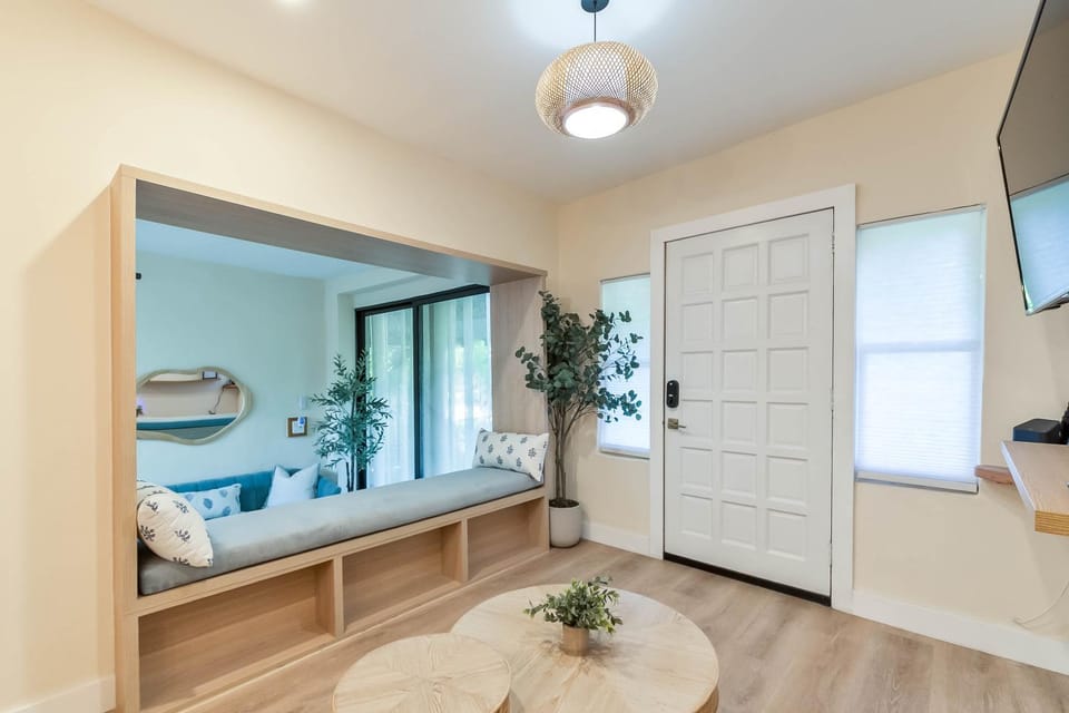 Casa Bellini Modern 3br W Bbq -10 Mins To Beac House in Coconut Grove