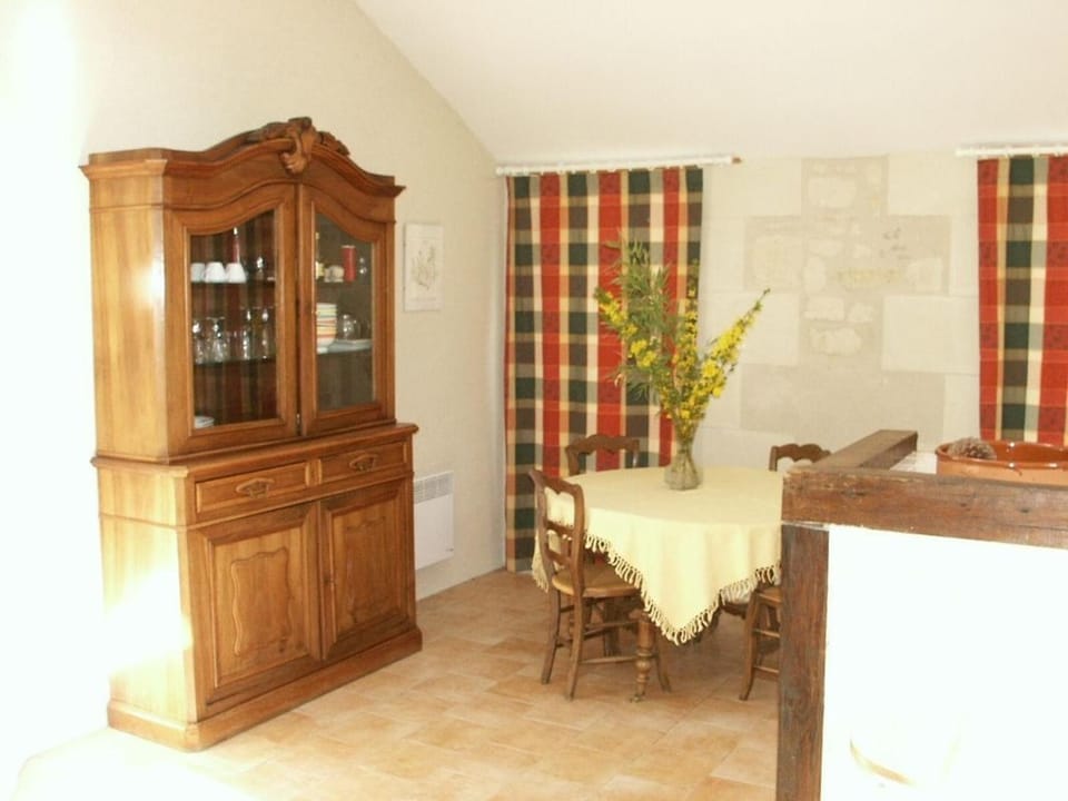 Gîte familial en forêt près de Chinon Country House in Centre-Val de Loire