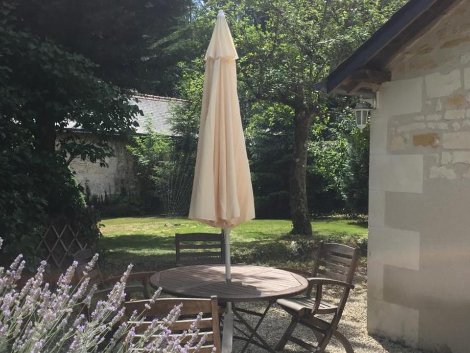 Gîte familial en forêt près de Chinon Country House in Centre-Val de Loire
