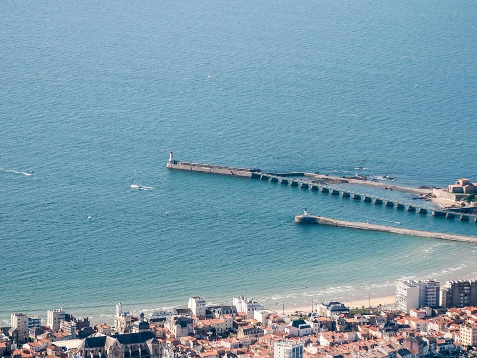 Studio neuf proche plage et commerces, balcon vue mer - FR-1-92-945 Apartment in Les Sables-d'Olonne