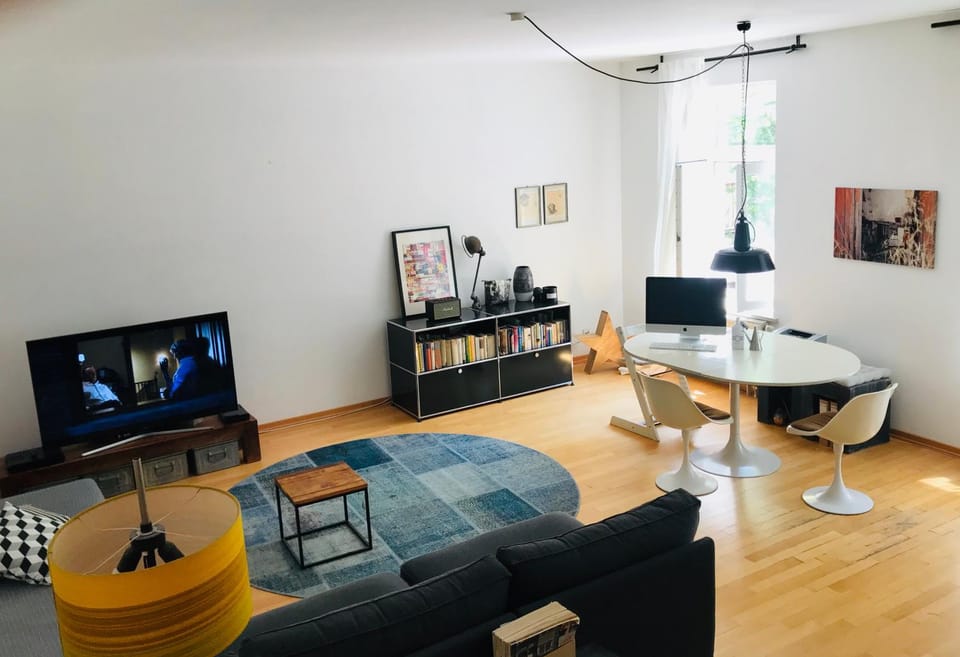 Communal lounge/ TV room, TV and multimedia, Living room, Seating area, Dining area