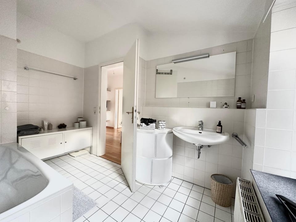 Toilet, Bathroom, towels