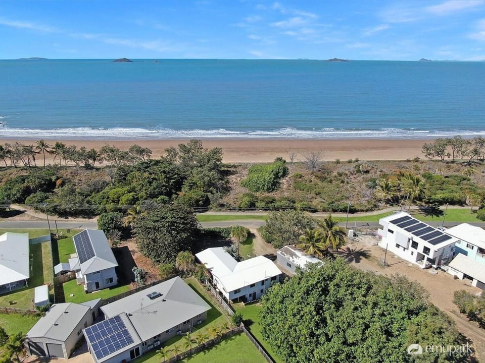 Beachfront Fisherman's House in Emu Park