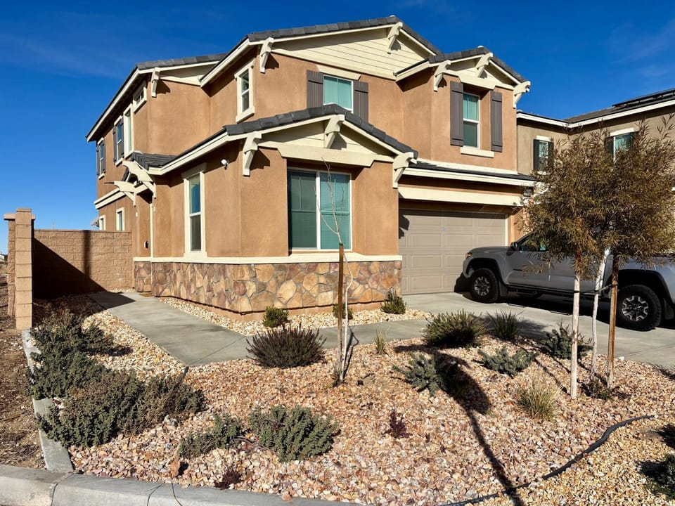 Route 66 Desert Retreat 3 Bedroom Home With Garden House in Victorville