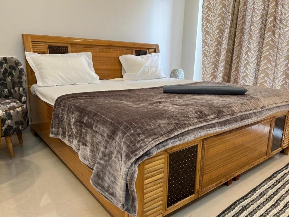 Golden palace studio Apartment in Noida