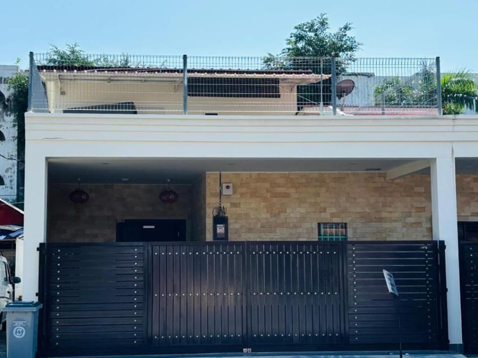 Property building, Day, View (from property/room), Balcony/Terrace