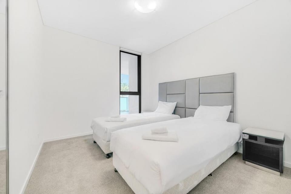 Sunny 2-Bedroom Apartment with Parking in Rouse Hill Apartment in Sydney