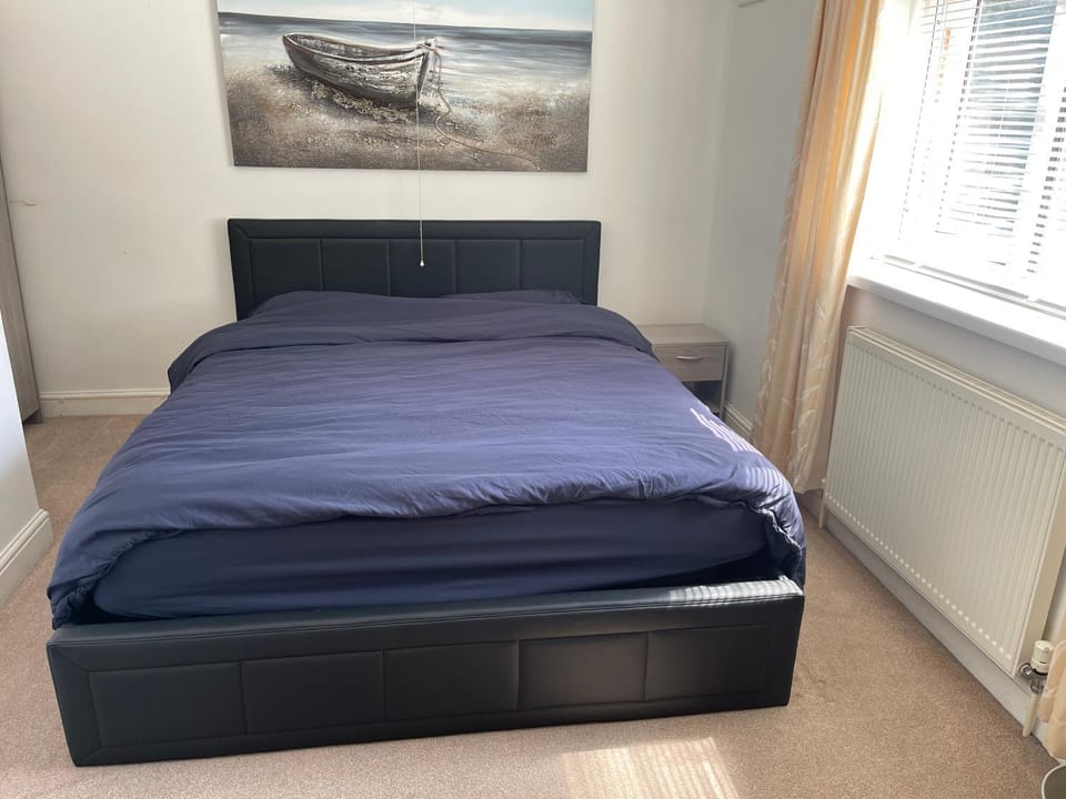 Lodge Park - 2 minutes walk to Stoke Hospital Vacation rental in Newcastle-under-Lyme