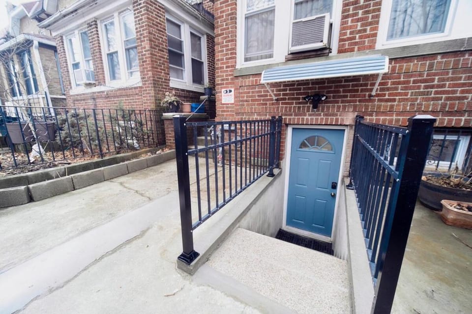 3BR Private Apt near LGA, JFK, Manhattan, Northern Blvd Apartment in Jackson Heights