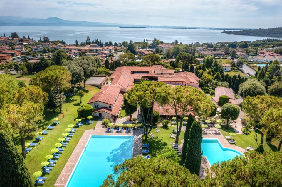 Lake view, Swimming pool