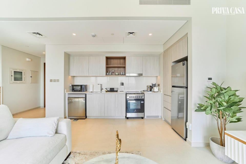 PRIVA CASA - Luxurious 2BR Vida Creek Beach - Beach access Apartment in Dubai