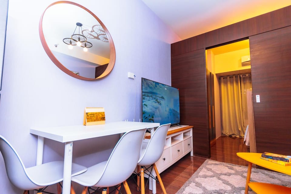 Communal lounge/ TV room, TV and multimedia, Living room, Seating area, Dining area, Evening entertainment, hair dresser, wardrobe