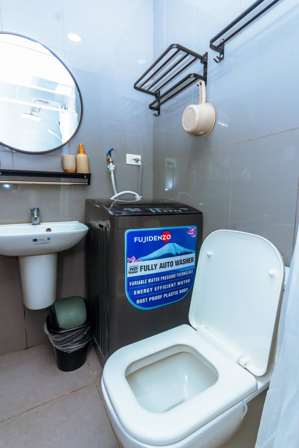 Toilet, Bathroom, Facility for disabled guests, acessibility