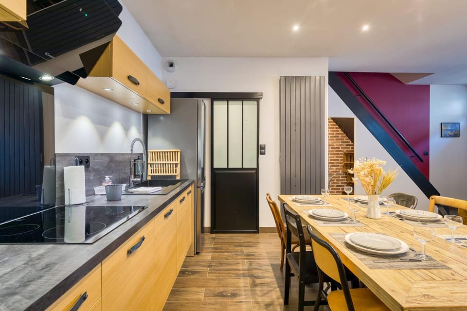 Kitchen or kitchenette