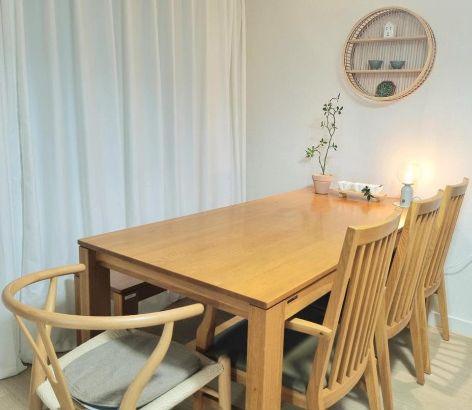 Living room, Seating area, Dining area
