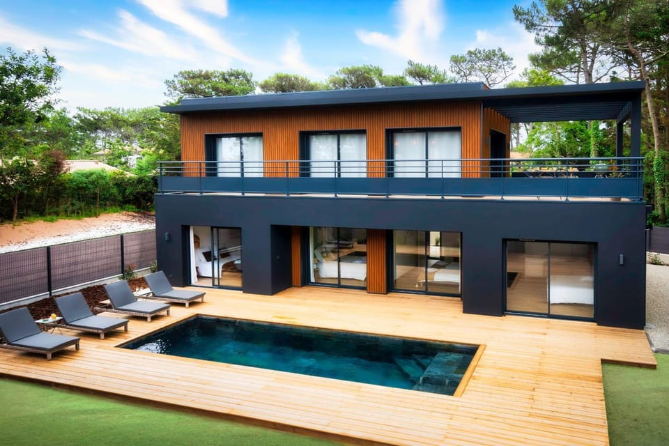 Property building, Natural landscape, View (from property/room), Garden view, Pool view, Sea view, Swimming pool, sunbed