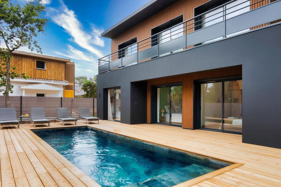 Patio, Pool view, Swimming pool, sunbed