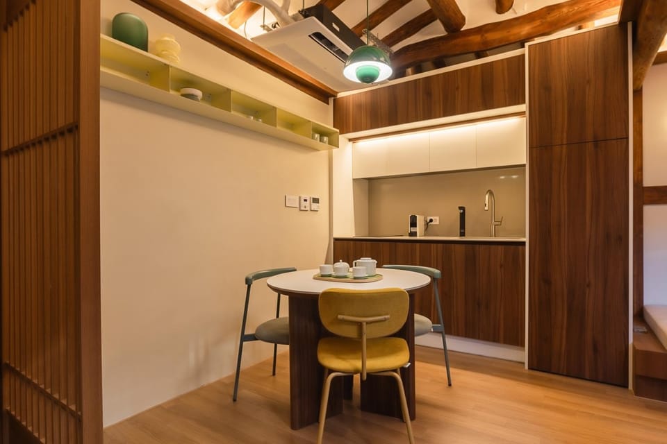 Dining area, kitchen