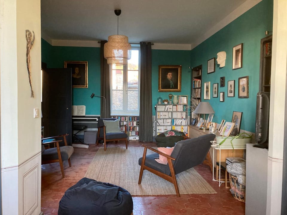 Library, Living room, Seating area