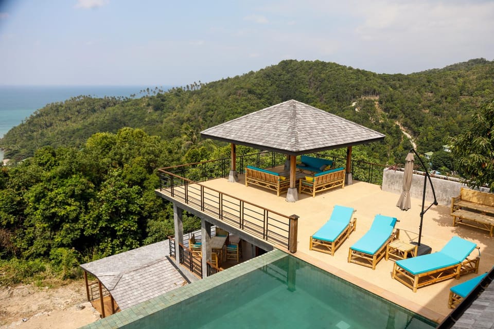 Balcony/Terrace, Mountain view, Pool view, Sea view, Swimming pool, sunbed