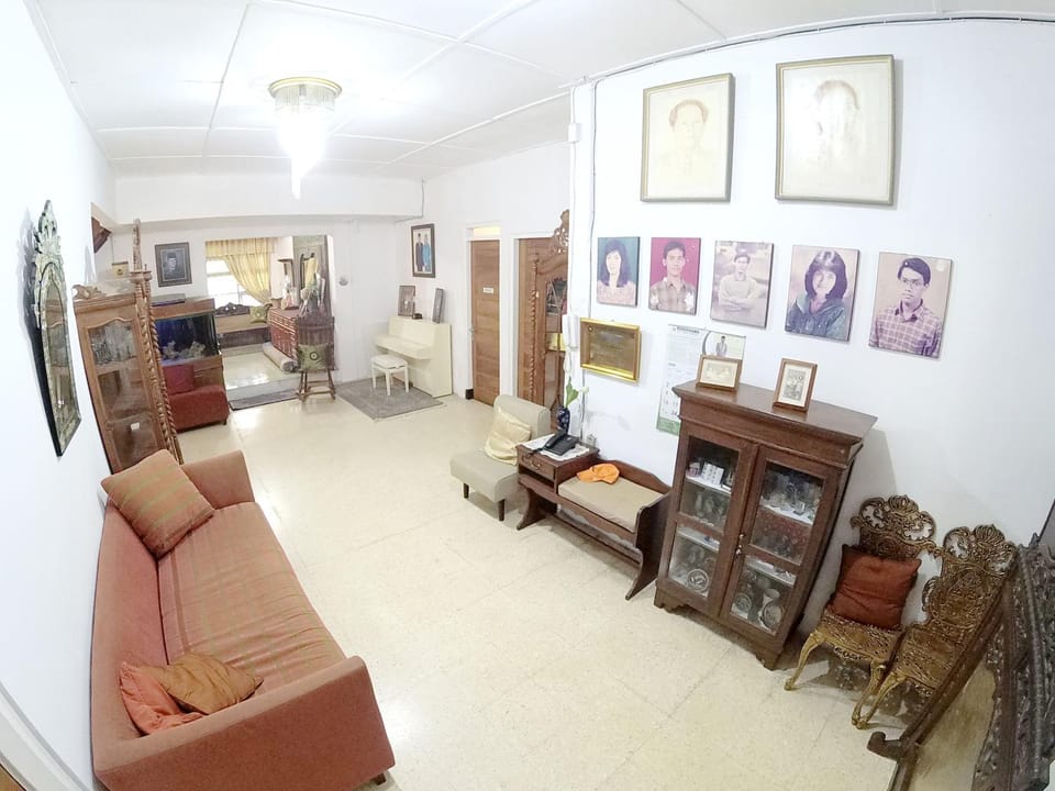 Living room, Seating area