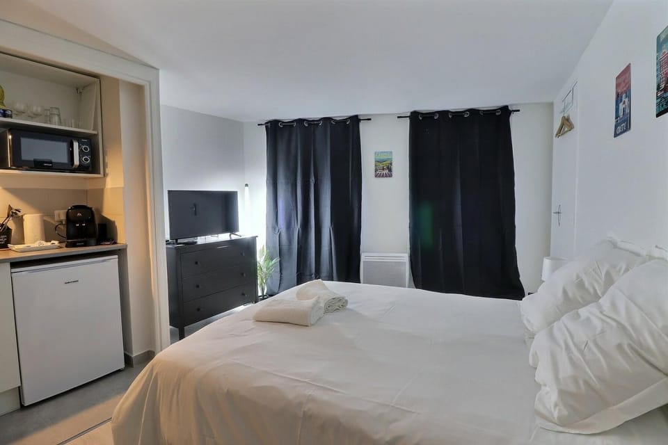 TV and multimedia, Kitchen or kitchenette, Photo of the whole room