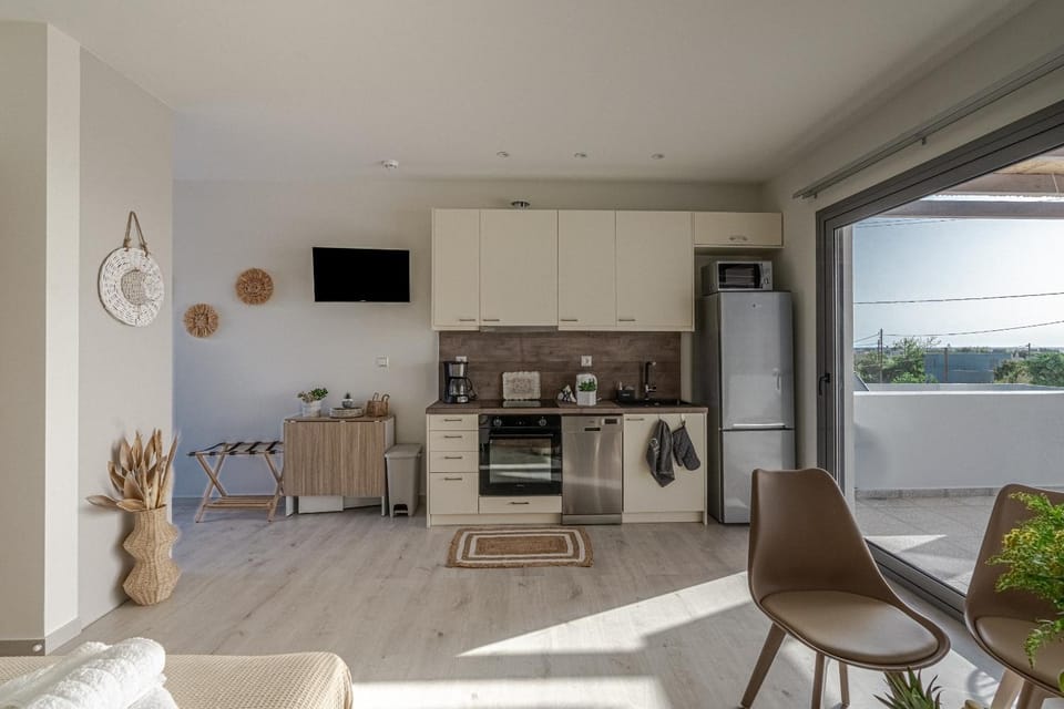 Kitchen or kitchenette, dishwasher, oven, kitchen