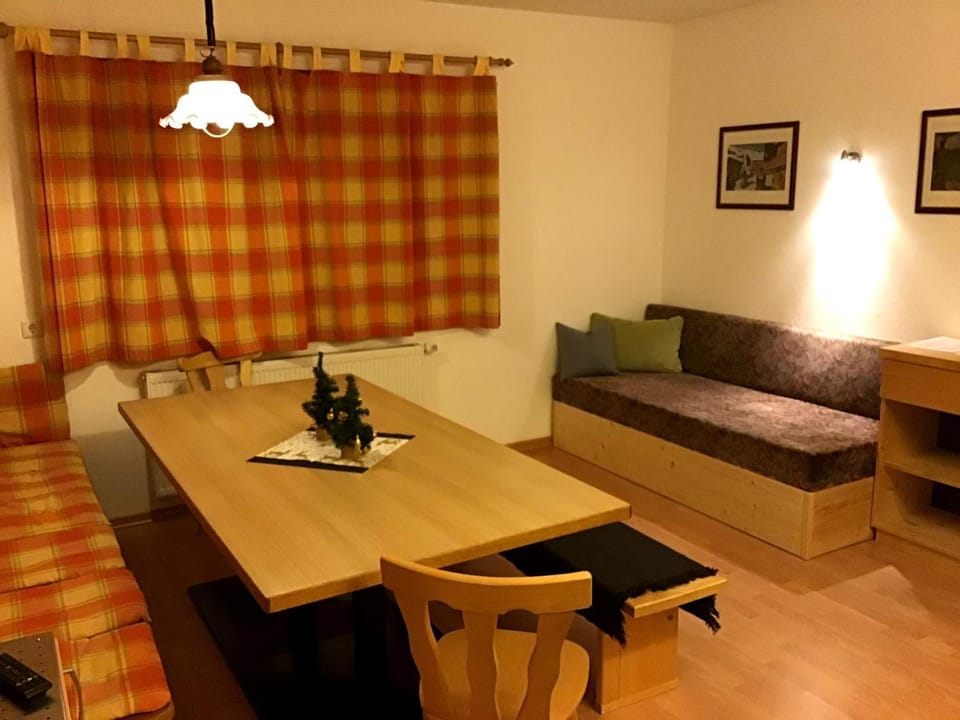 Seating area, Dining area
