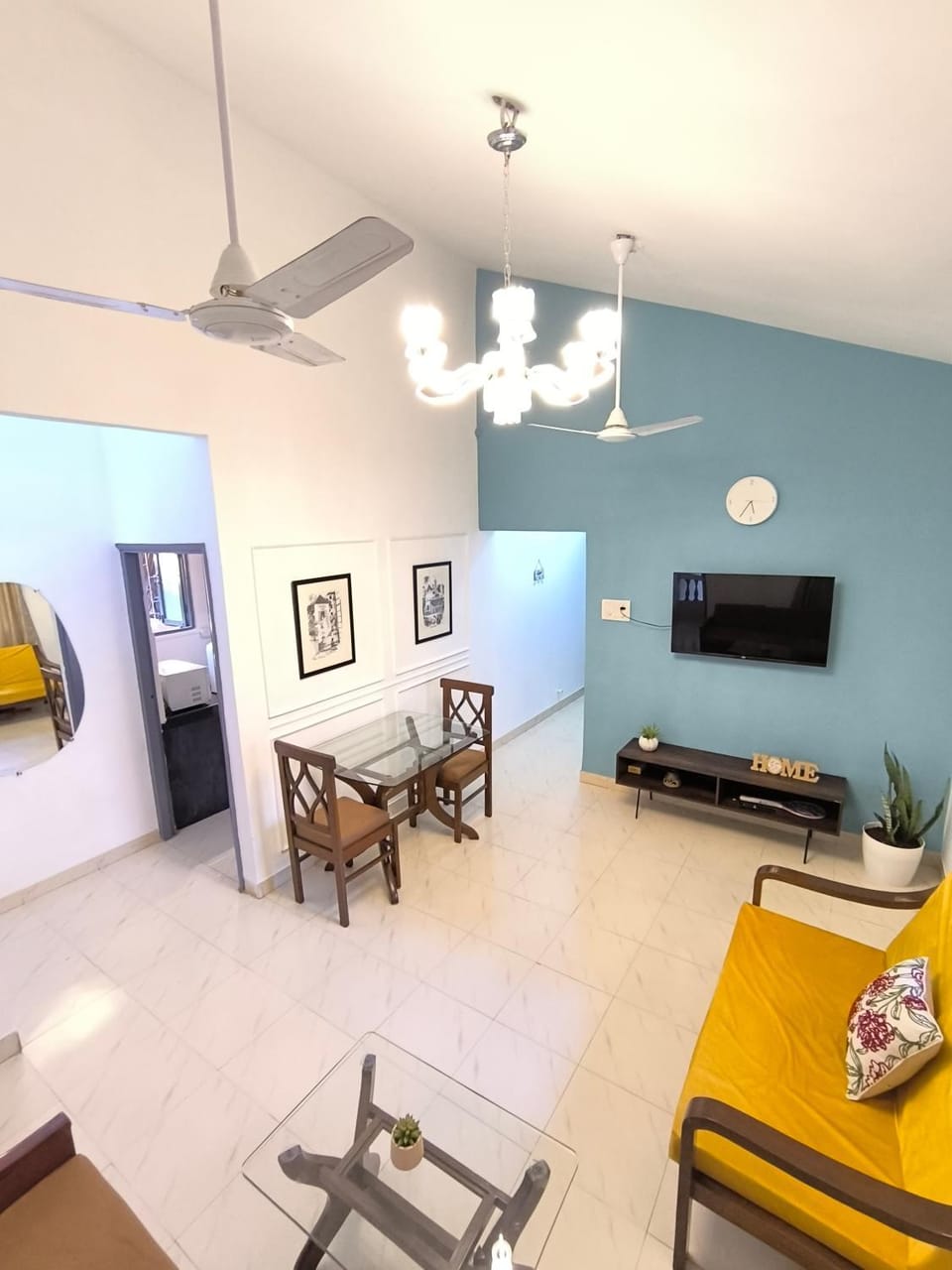 TV and multimedia, Living room, Seating area, Dining area
