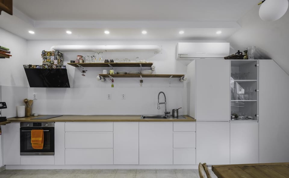 Kitchen or kitchenette, dishwasher, oven, pet friendly, stove