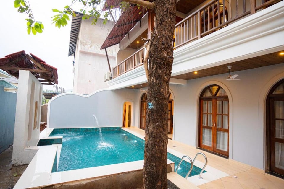 Property building, Day, Swimming pool