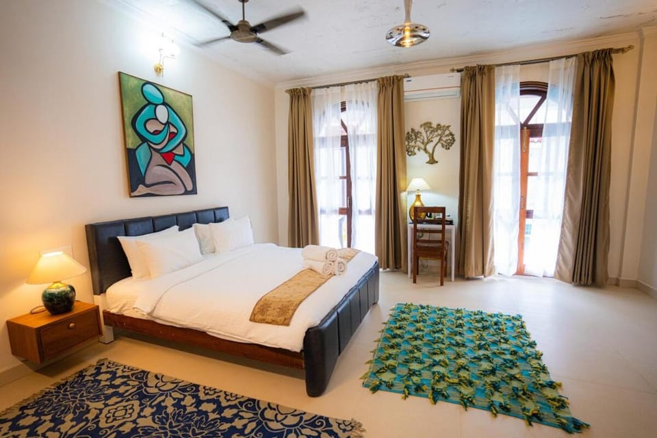 Photo of the whole room, Bedroom