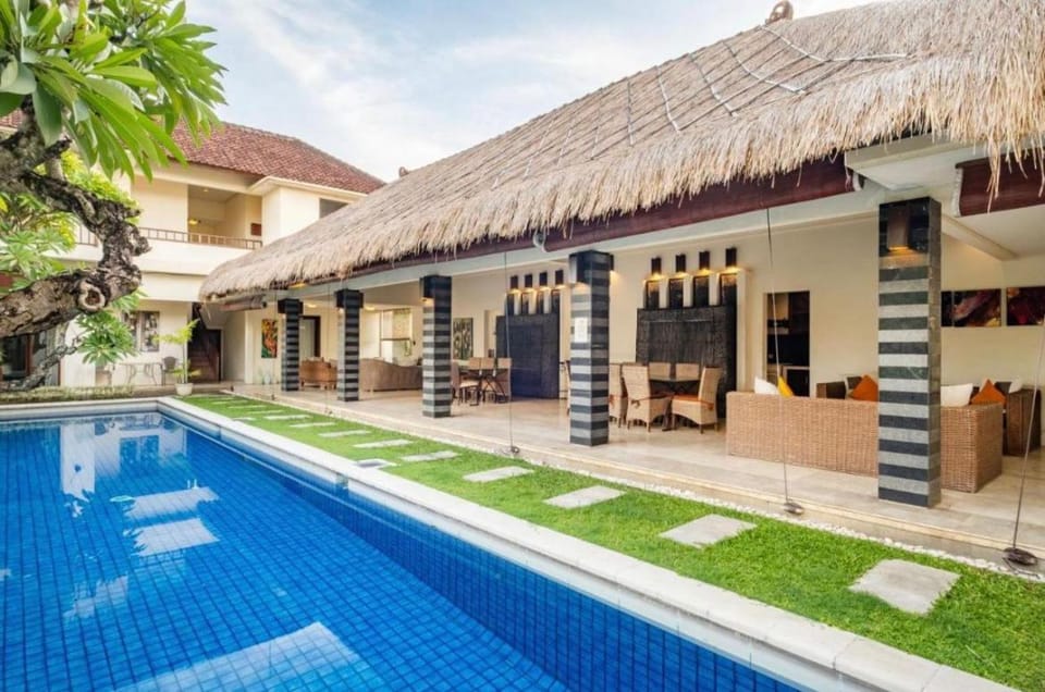 Communal lounge/ TV room, Swimming pool