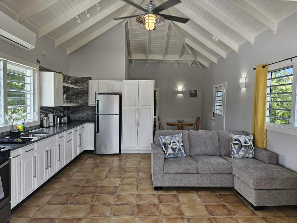 216A Upper Level, Deluxe 1 Bedroom Apartment in Jolly Harbour
